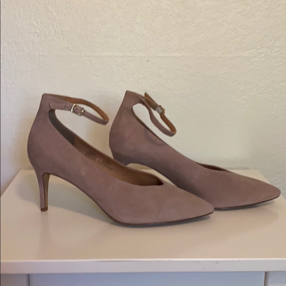 Pink pumps